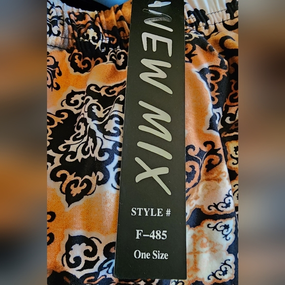 New Mix Leggings -  One Size  - Multi Color design - Polyester / Spandex Blend N - Picture 3 of 3